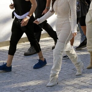 Kim Kardashian et Kendall Jenner au Défilé "Yeezy season 4" de Kanye West au Franklin D. Roosevelt Four Freedoms Park à New York le 7 septembre 2016.