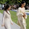 Kim Kardashian et Kendall Jenner au Défilé "Yeezy season 4" de Kanye West au Franklin D. Roosevelt Four Freedoms Park à New York le 7 septembre 2016.