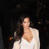 Kim Kardashian et son mari Kanye West sortent dîner au restaurant Zuma à New York le 29 août 2016. Kim Kardashian porte un haut très décolleté sur un mini short en jean blanc. © CPA / Bestimage