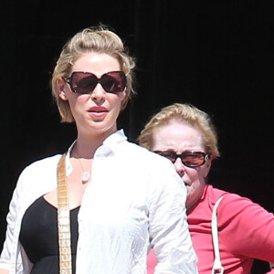 Katherine Heigl enceinte est allée déjeuner avec sa mère au restaurant Little Dom à Los Feliz, le 8 septembre 2016