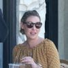 Exclusif - Katherine Heigl (enceinte) déjeune avec son mari Josh Kelley en terrasse à Los Feliz le 3 septembre 2016.