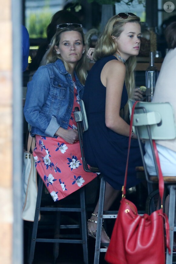 Exclusif - Reese Witherspoon et sa fille Ava Philippe à Venice Beach à Los Angeles, le 7 juin 2015