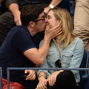 Jason Biggs et sa femme Jenny Mollen lors des demi-finales hommes à l'US Open à New York le 9 septembre 2016.