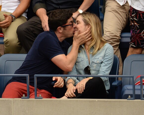 Jason Biggs et sa femme Jenny Mollen lors des demi-finales hommes à l'US Open à New York le 9 septembre 2016.