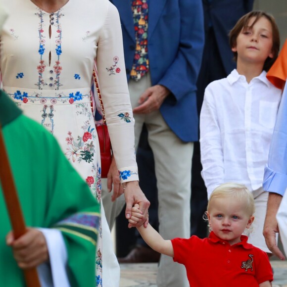 Le prince héréditaire Jacques de Monaco, qui marche derrière l'archevêque Bernard Barsi, participait avec ses parents le prince Albert et la princesse Charlene de Monaco au traditionnel pique-nique (Cavagnëtu) de rentrée organisé le 10 septembre 2016 pour les Monégasques dans le parc Princesse Antoinette. Deux arbres ont été plantés et bénis en son honneur et celui de sa soeur la princesse Gabriella, absente. © Claudia Albuquerque / Bestimage