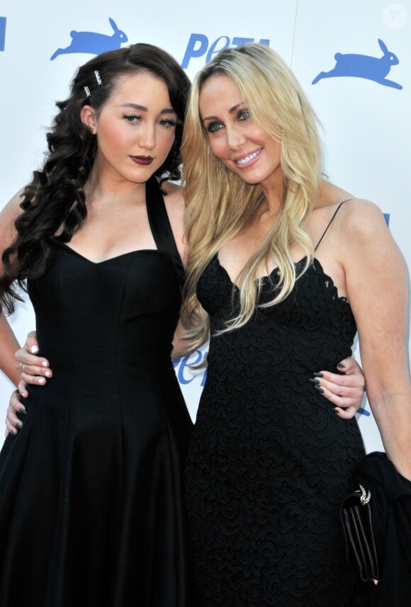 Noah Cyrus et sa mère Tish Cyrus lors du gala du 35ème anniversaire de la PETA au Hollywood Palladium à Hollywood, le 30 septembre 2015