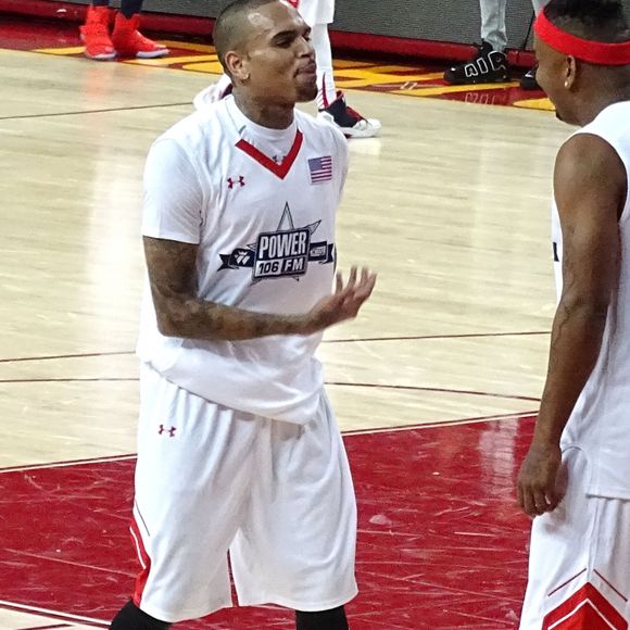 Chris Brown lors du match caritatif de basketball Power 106 All Stars à Los Angeles, le 11 septembre 2016.