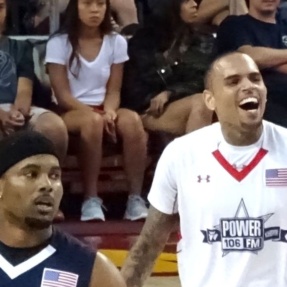 Chris Brown lors du match caritatif de basketball Power 106 All Stars à Los Angeles, le 11 septembre 2016.