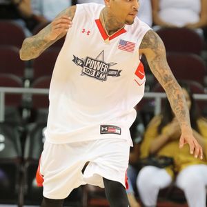 Chris Brown lors du match caritatif de basketball Power 106 All Stars à Los Angeles, le 11 septembre 2016.