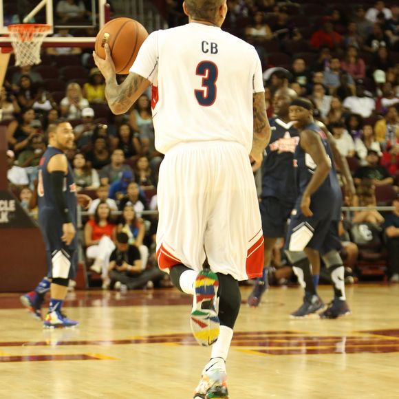 Chris Brown lors du match caritatif de basketball Power 106 All Stars à Los Angeles, le 11 septembre 2016.