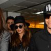 Nicole Scherzinger et son compagnon Lewis Hamilton arrivent à Londres, le 24 novembre 2014.