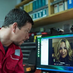 Mark Wahlberg face à Kate Hudson dans Deepwater
