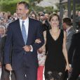  Letizia d'Espagne, qui fêtait le 15 septembre 2016 son 44e anniversaire, prenait part ce soir-là avec son mari le roi Felipe VI à l'inauguration de la saison de l'Opéra (Teatro Real) de Madrid, avec Otello de Verdi. 