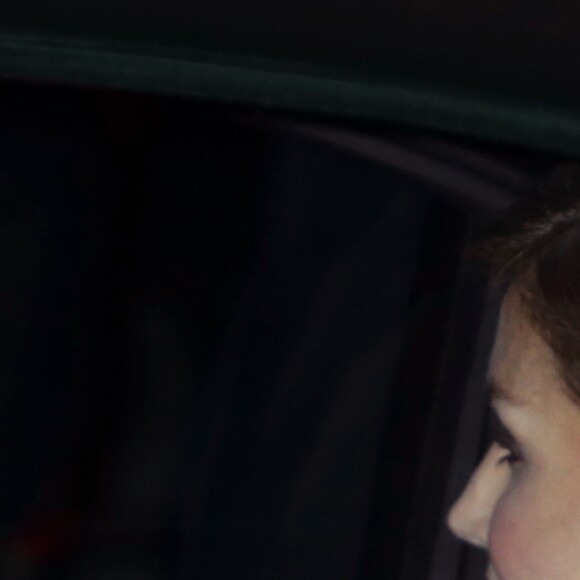La reine Letizia d'Espagne, qui fêtait le 15 septembre 2016 son 44e anniversaire, prenait part ce soir-là avec son mari le roi Felipe VI à l'inauguration de la saison de l'Opéra (Teatro Real) de Madrid, avec Otello de Verdi.