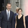 La reine Letizia d'Espagne, qui fêtait le 15 septembre 2016 son 44e anniversaire, prenait part ce soir-là avec son mari le roi Felipe VI à l'inauguration de la saison de l'Opéra (Teatro Real) de Madrid, avec Otello de Verdi.