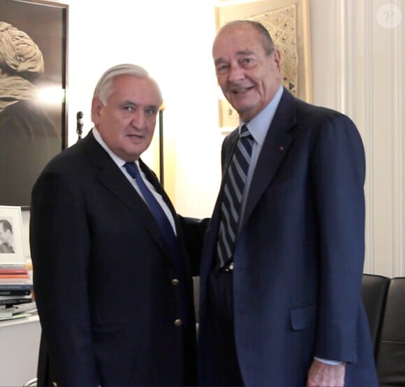Exclusif - Jean-Pierre Raffarin et Jacques Chirac lors du Tournage dans les bureaux de Jacques Chirac du documentaire "Jean-Pierre Raffarin : l'autre force tranquille" de Cyril Viguier le 9 décembre 2014.