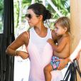 Kourtney Kardashian sur une plage à Miami avec son fils Reign Aston Disick Le 17 septembre 2016