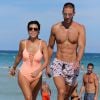 Kourtney Kardashian se baigne sur une plage à Miami en compagnie de Simon Huck, le 17 septembre 2016