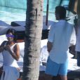 Kourtney Kardashian au bord de la piscine de son hôtel à Miami Le 16 septembre 2016