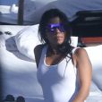 Kourtney Kardashian au bord de la piscine de son hôtel à Miami Le 16 septembre 2016