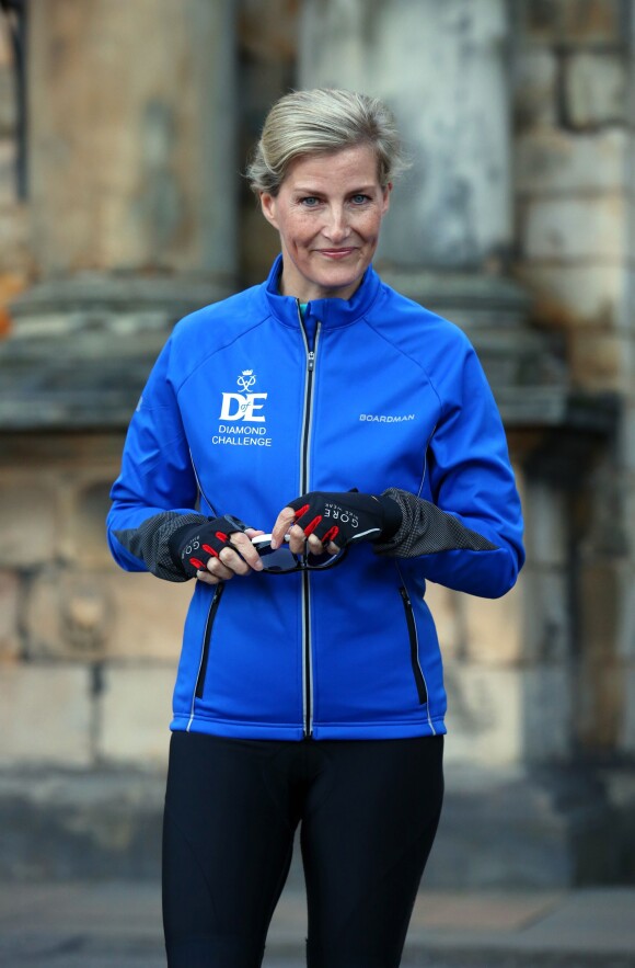 La comtesse Sophie de Wessex au départ le 19 septembre 2016 de son périple à vélo, le "DofE Diamond Challenge", depuis le palais Holyroodhouse à Edimbourg jusqu'au palais de Buckingham, pour le 60e anniversaire du Duke of Edinburgh's Award Scheme.