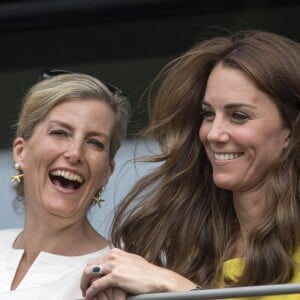 La comtesse Sophie de Wessex et la duchesse Catherine de Cambridge à Wimbledon le 7 juillet 2016.