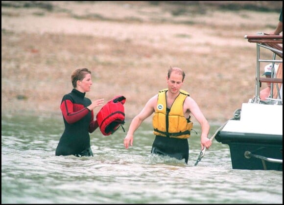 Sophie Rhys Jones et le prince Edward en 1994 lors de vacances sur l'île de Wight.