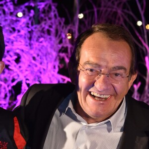 Jean-Pierre Pernaut - Présentation de la nouvelle voiture de Margot Laffite, Jean-Pierre et Olivier Pernaut pour le trophée Andros à Paris le 26 novembre 2015. La compagnie des Bateaux-Mouches est leur partenaire officiel. © Lionel Urman / Bestimage