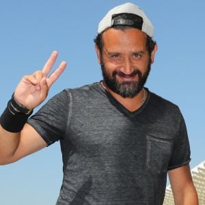 Exclusif - Fini les vacances pour Cyril Hanouna, très aminci, qui arrive à l'aéroport de Nice pour prendre un avion pour Paris. Le 24 août 2016