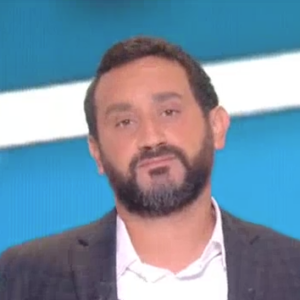 Cyril Hanouna dévoile en direct dans "Touche pas à mon poste" (C8) une photo d'Enora Malagré et de son compagnon. Le 20 septembre 2016.