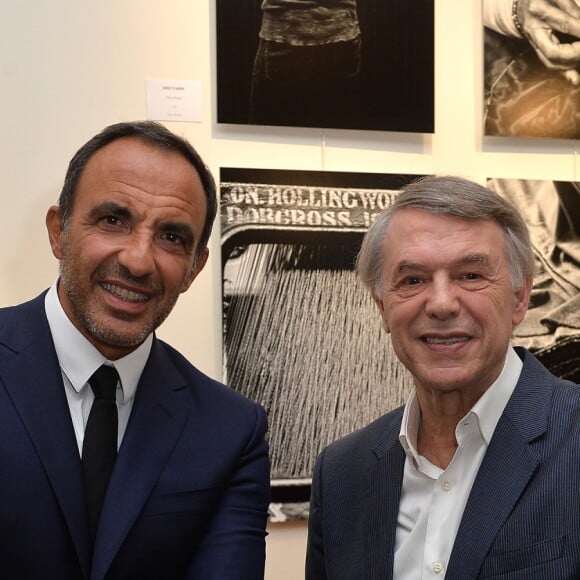 Nikos Aliagas et Salvatore Adamo - Vernissage de l'exposition de Nikos Aliagas "Mémoires de Mains" à la Galerie Guillaume à Paris, France, le 20 septembre 2016. Exposition au profit de l'association "Grégory Lemarchal". © Veeren/Bestimage