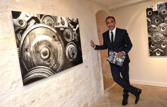 Nikos Aliagas - Vernissage de l'exposition de Nikos Aliagas "Mémoires de Mains" à la Galerie Guillaume à Paris, France, le 20 septembre 2016. Exposition au profit de l'association "Grégory Lemarchal". © Veeren/Bestimage