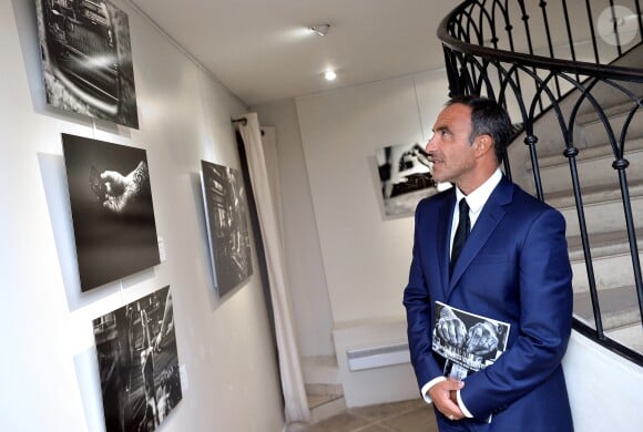 Nikos Aliagas - Vernissage de l'exposition de Nikos Aliagas "Mémoires de Mains" à la Galerie Guillaume à Paris, France, le 20 septembre 2016. Exposition au profit de l'association "Grégory Lemarchal". © Veeren/Bestimage