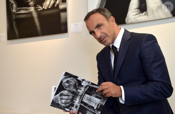 Nikos Aliagas - Vernissage de l'exposition de Nikos Aliagas "Mémoires de Mains" à la Galerie Guillaume à Paris, France, le 20 septembre 2016. Exposition au profit de l'association "Grégory Lemarchal". © Veeren/Bestimage