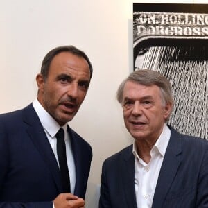 Nikos Aliagas et Salvatore Adamo - Vernissage de l'exposition de Nikos Aliagas "Mémoires de Mains" à la Galerie Guillaume à Paris, France, le 20 septembre 2016. Exposition au profit de l'association "Grégory Lemarchal". © Veeren/Bestimage