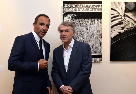 Nikos Aliagas et Salvatore Adamo - Vernissage de l'exposition de Nikos Aliagas "Mémoires de Mains" à la Galerie Guillaume à Paris, France, le 20 septembre 2016. Exposition au profit de l'association "Grégory Lemarchal". © Veeren/Bestimage