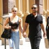 Chrissy Teigen et son mari John Legend se promènent main dans la main dans les rues de New York, le 27 août 2016