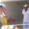 John Legend, sa femme Chrissy Teigen et leur petite fille Luna sur leur yacht à Saint-Tropez, le 26 juillet 2016, pendant leur vacances.