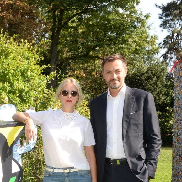 Exclusif - Karin Viard et Rémy Baume (Président du Groupe Zannier) - Dans le cadre du lancement de la nouvelle collection "Kenzo Kids" Printemps-Eté 2017 sur le thème du voyage, la pelouse des Ateliers du jardin a été envahi par des apprentis explorateurs. Accompagnés d'une gourde et d'un sac à dos, ils ont exploré tous les recoins,recueilli des indices, répondu à des questions afin de trouver toutes les surprises bien cachées. Martin, Joseph, Lou et Léa ont profité de cette belle après-midi ensoleillée accompagnés de leurs mamans. Le 17 septembre 2016. © Rachid Bellak / Bestimage