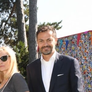 Exclusif - Emmanuelle Béart et Rémy Baume (Président du Groupe Zannier) - Dans le cadre du lancement de la nouvelle collection "Kenzo Kids" Printemps-Eté 2017 sur le thème du voyage, la pelouse des Ateliers du jardin a été envahi par des apprentis explorateurs. Accompagnés d'une gourde et d'un sac à dos, ils ont exploré tous les recoins,recueilli des indices, répondu à des questions afin de trouver toutes les surprises bien cachées. Martin, Joseph, Lou et Léa ont profité de cette belle après-midi ensoleillée accompagnés de leurs mamans. Le 17 septembre 2016. © Rachid Bellak / Bestimage