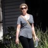 Katherine Heigl enceinte et son mari Josh Kelley se baladent dans les rues de Los Angeles, le 24 septembre 2016