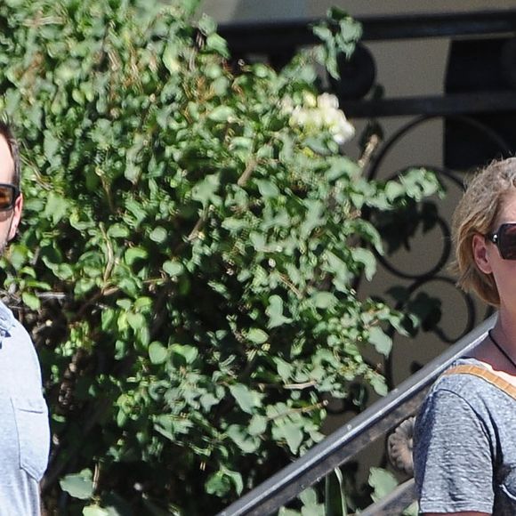 Katherine Heigl enceinte et son mari Josh Kelley se baladent dans les rues de Los Angeles, le 24 septembre 2016