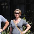 Katherine Heigl enceinte et son mari Josh Kelley se baladent dans les rues de Los Angeles, le 24 septembre 2016