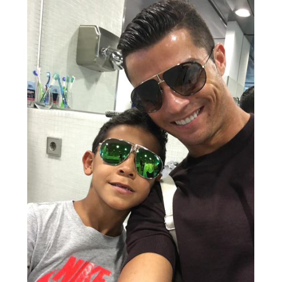 Cristiano Ronaldo pose avec son fils Cristiano Jr sur Instagram