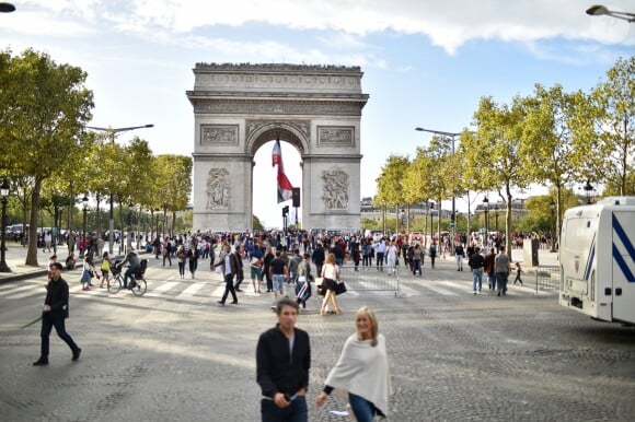 Paris organise sa deuxième "journée sans voiture" à Paris, France, le 25 septembre 2016. La Mairie de Paris a interdit la circulation sur près de 45% du territoire parisien intra-muros. © Lionel Urman/Bestimage
