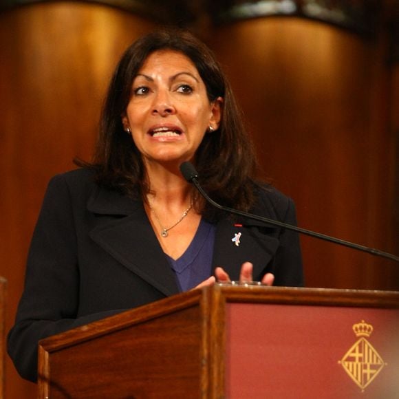 La maire de Paris Anne Hidalgo est reçue par la maire de Barcelone Ada Colau, à l'occasion de la collaboration entre les deux villes. Le 23 septembre 2016