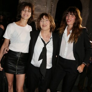 Charlotte Gainsbourg, Jane Birkin et Lou Doillon - Personnalités au défilé de mode "Saint Laurent ", collection prêt-à-porter printemps-été 2017 à Paris, le 27 septembre 2016.