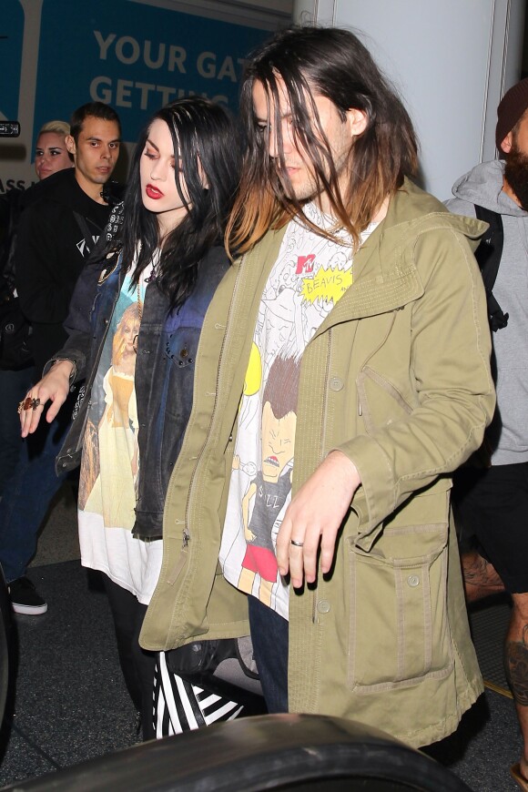 Frances Bean Cobain et son fiancé Isaiah Silva à l'aéroport de Los Angeles, le 25 janvier 2015