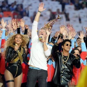 Beyonce, Chris Martin et Bruno Mars lors du show de la mi-temps de la finale du Super Bowl le 7 février 2016.