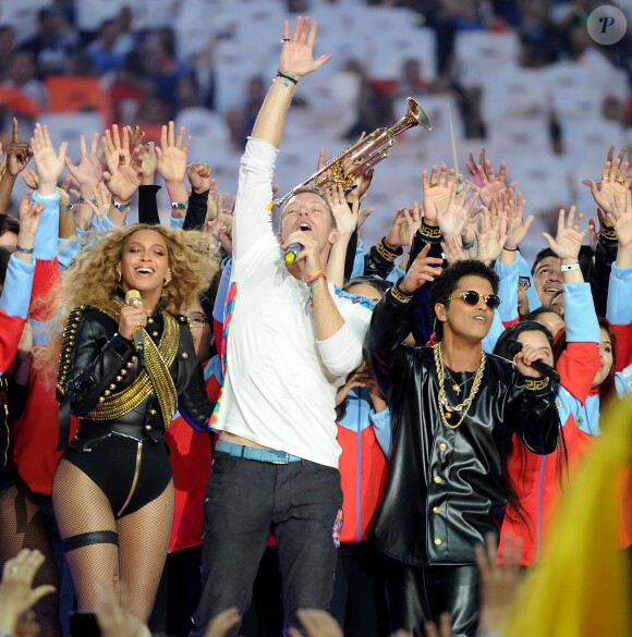 Beyonce, Chris Martin et Bruno Mars lors du show de la mi-temps de la finale du Super Bowl le 7 février 2016.